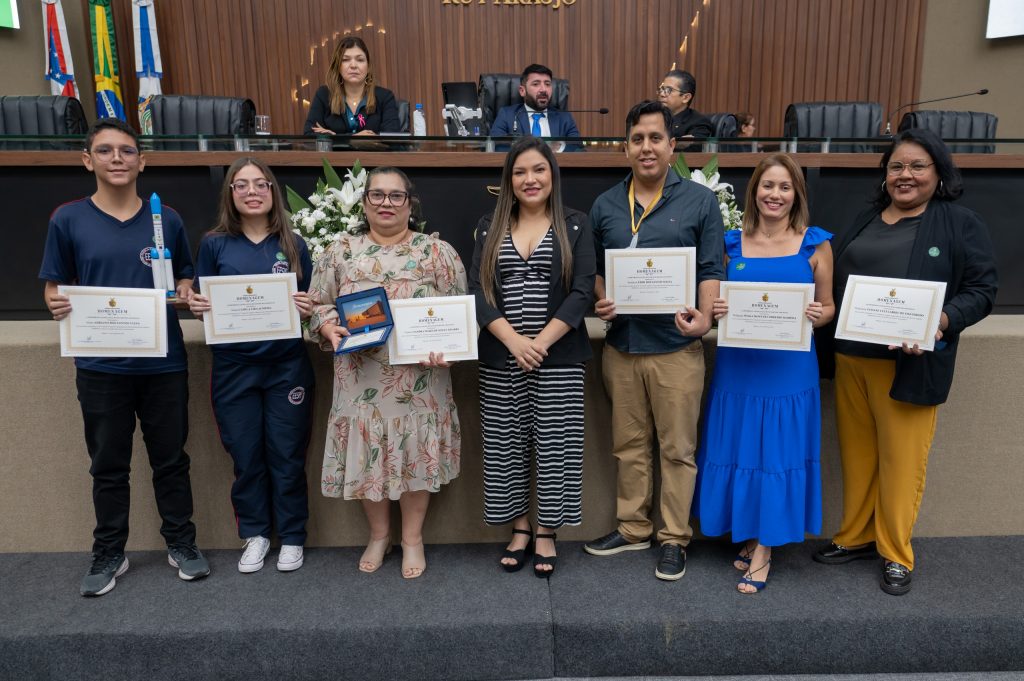 ALEAM Joana Darc Homenageia Alunos Amazonenses Por Ganhar Medalha De