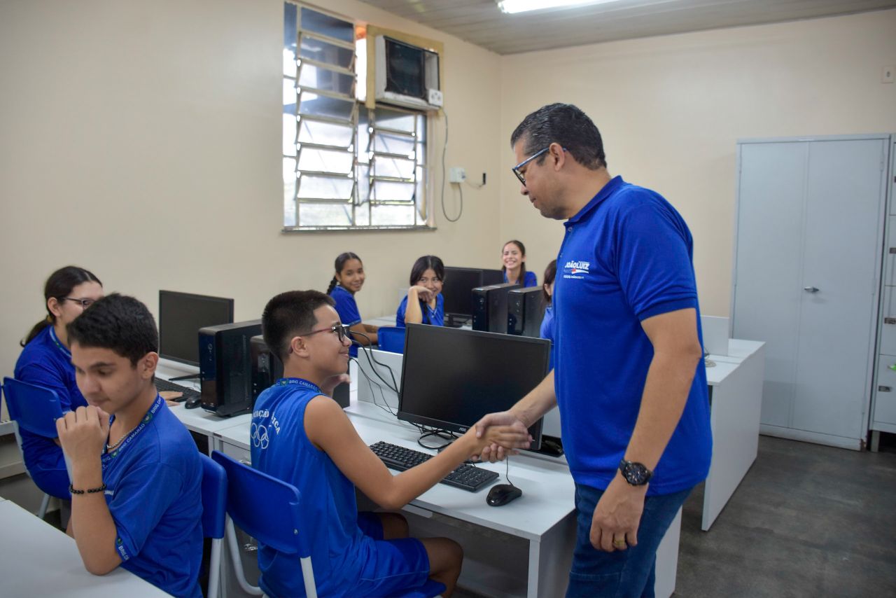 Emendas parlamentares do deputado Joao Luiz modernizam laboratorios de informaticas de escolas nas zonas Leste e Sul de Manaus Foto Mauro Smith