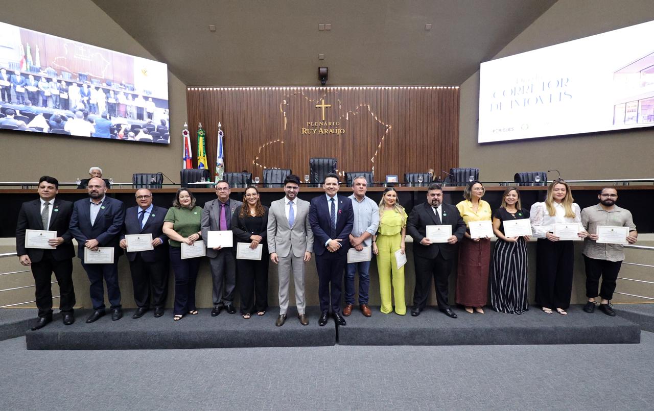 Delegado Pericles celebra o Dia do Corretor de Imoveis em Sessao Especial na Aleam