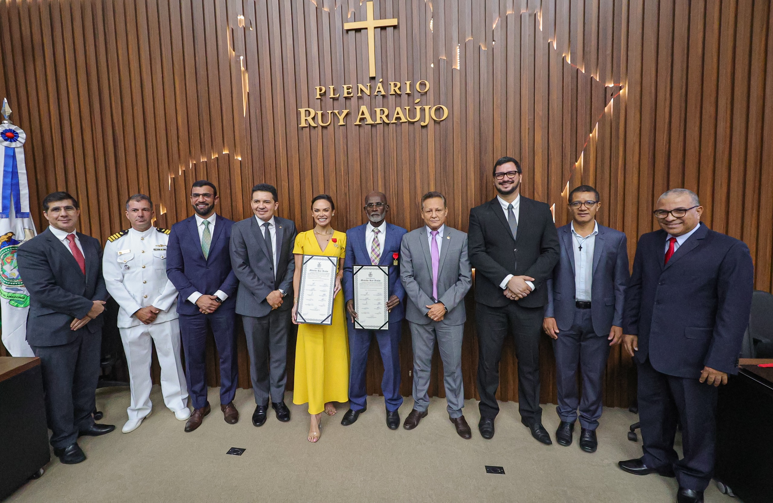 Delegado Pericles entrega Medalha Ruy Araujo ao desembargador Audaliphal Hildebrando e a procuradora do Trabalho Alzira Melo Foto Marcio James