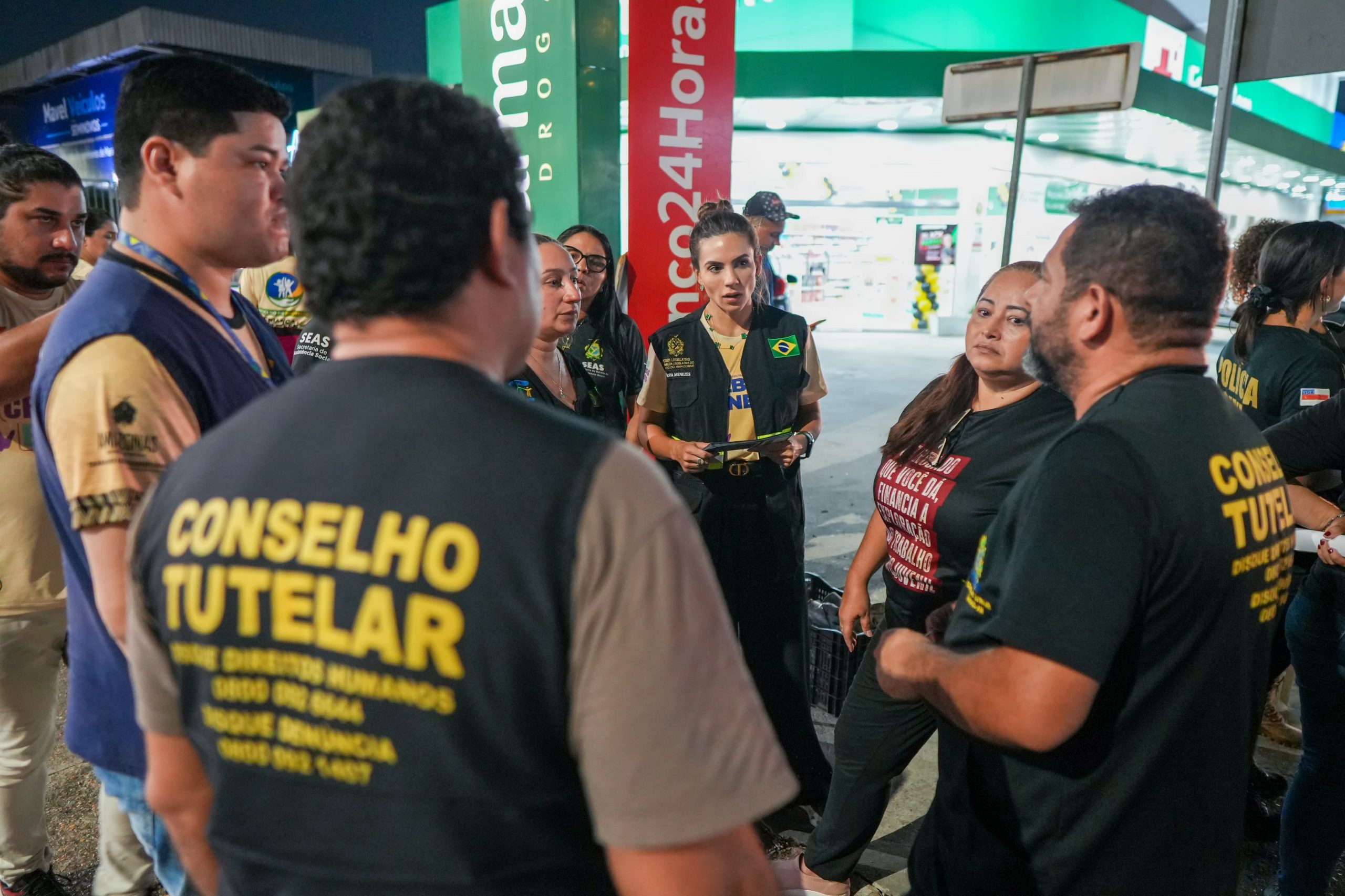 Nucleo de Protecao a Crianca e ao Adolescente da Aleam participa de fiscalizacao em semaforos de Manaus Foto Daniel Nogueira scaled